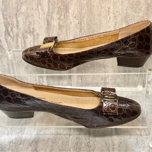 Salvatore Ferragamo Vara Brown Gold Croc-Embossed Leather Heels Flats Sz 8AA